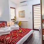 Vamos Sarajevo, Hotel