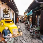 Vamos Sarajevo, *