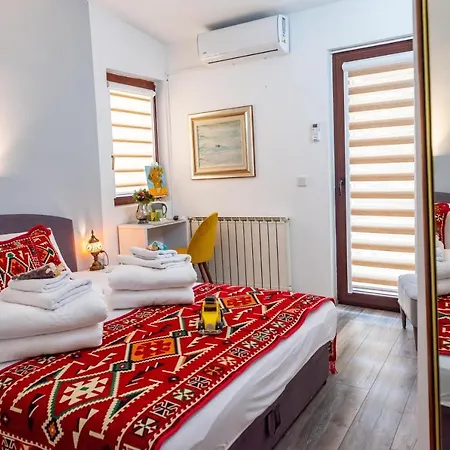 Vamos Sarajevo, Hotel