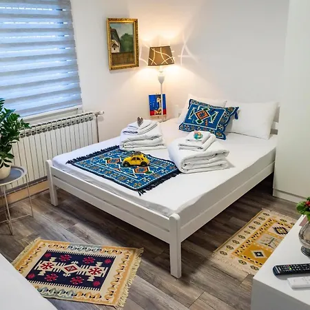 Vamos Sarajevo, Hotel *