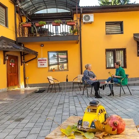 Vamos Sarajevo, ホテル *