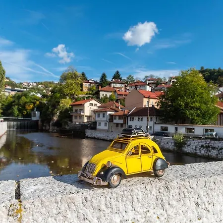 Vamos Sarajevo, ホテル *