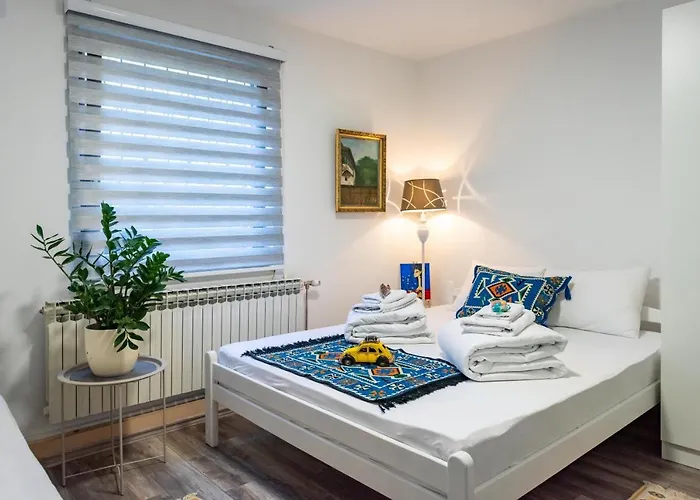 Vamos Sarajevo, Hotel *