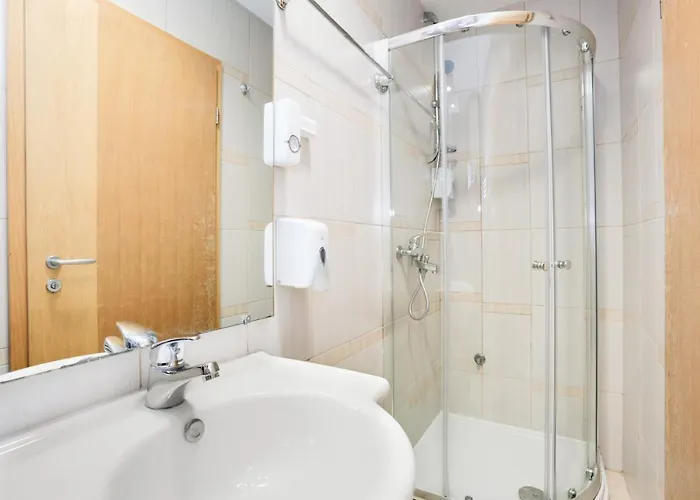 Vamos Sarajevo, Hotel *